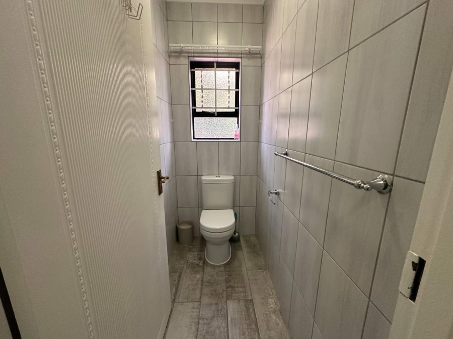 5 Bedroom Property for Sale in Fraaiuitsig Western Cape